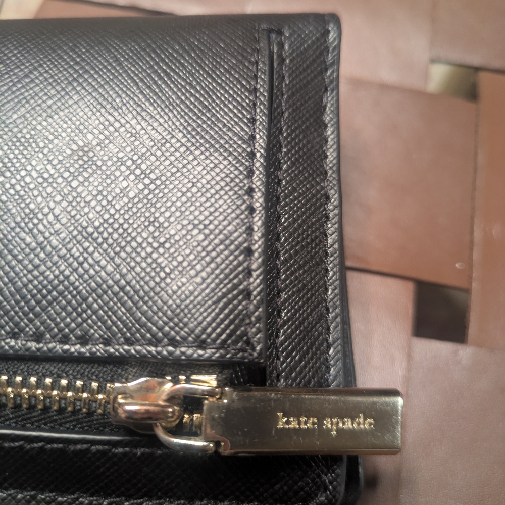 LIKE NEW! Kate Spade Large Staci Saffiano Leather Wallet - Picture 5 of 10